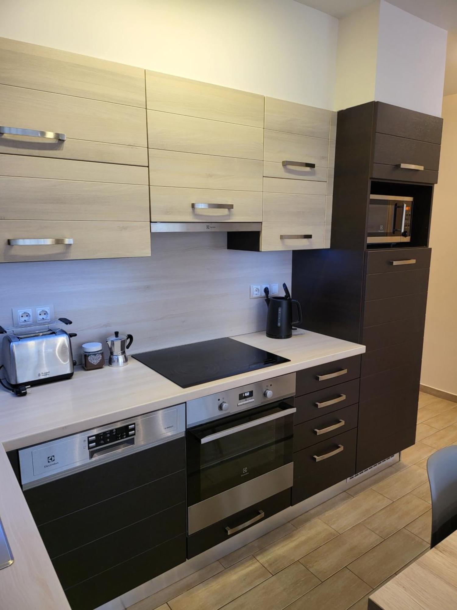 Triangol Apartman: Fuerdo, Belvaros, Egyetem Ráb Exteriér fotografie